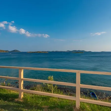 Camp Port باكوشتاني