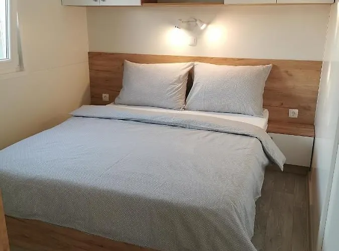 Camp Port Пакоштане