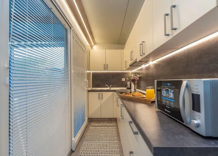 Camp Port Кемпинг Пакоштане