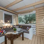 Camp Port 4*