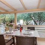 Camp Port 4*