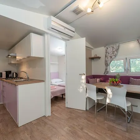 Camp Port 4*