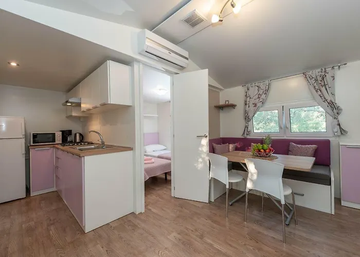 Camp Port 4*